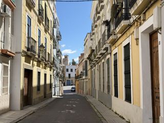 Etagenwohnung  Calle melchor de �vora. Piso reformado en casco antiguo con terraza comunitaria y posibi