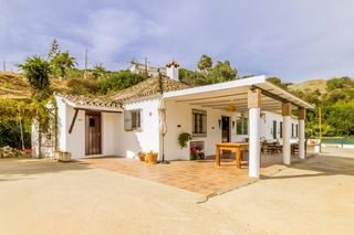 Landgut en Centro Hist�rico. Finca ecuestre con cortijo en la playa de malaga