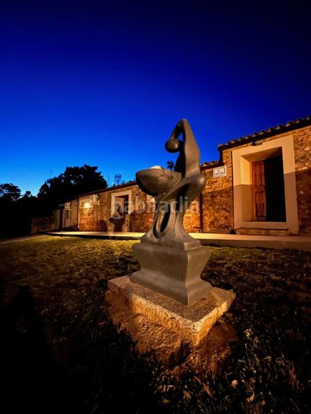 Foto a46e83a7-909e-40a4-a9bd-113de4e610fc. Finca rústica a Casco Antiguo Cáceres