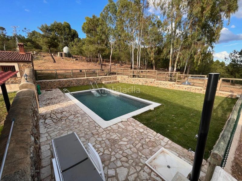 Foto b9fddde8-6e9a-4ebd-8658-1ea5c172467b. Finca rústica a Casco Antiguo Cáceres