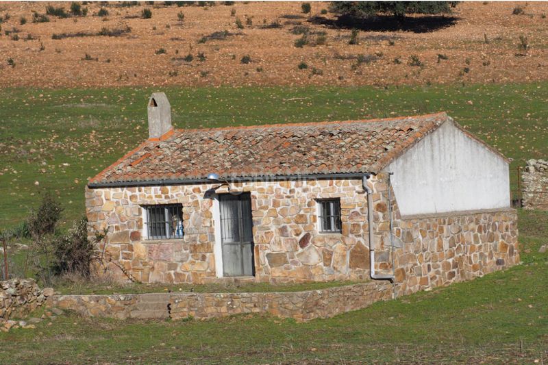 Foto f667f8a5-26d0-49f2-9a31-c3dfb70656f7. Finca rústica a Puerto de Béjar