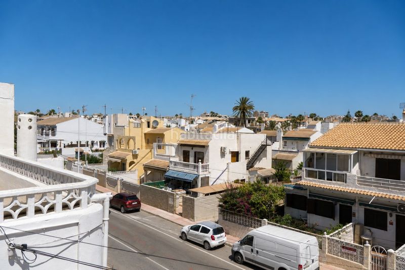 Foto 47aec405-c015-4479-8fd7-93a8edd26c1d. Casa adossada a San Agustín Alicante