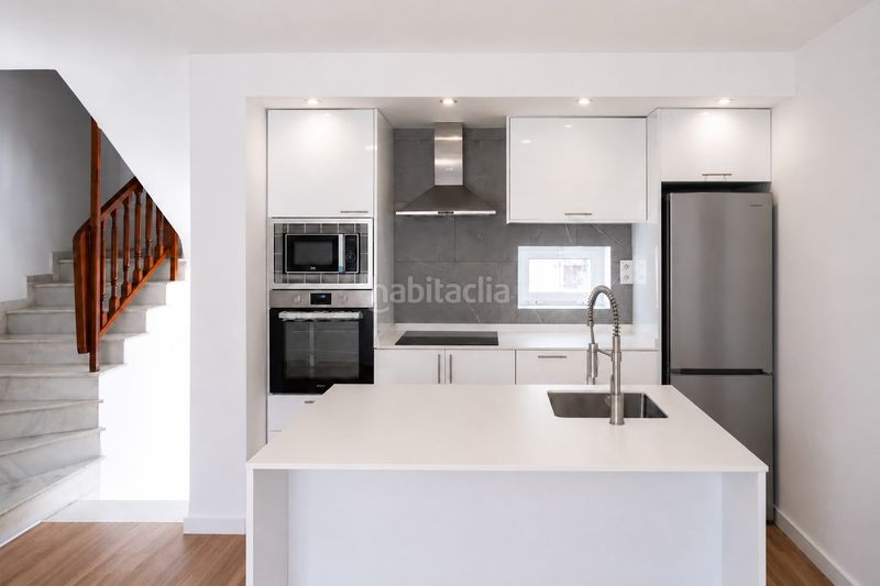 Foto 5c1ffb75-d6a9-41e9-a49f-3dda671e3f06. Casa adossada a San Agustín Alicante
