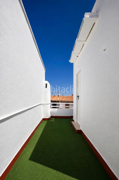 Foto 5d80e1bc-eff1-4b9a-ba2a-f6e62a6b83bc. Casa adossada a San Agustín Alicante