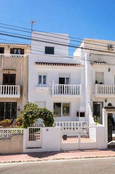 Foto 944bf35a-0d80-48ae-b615-4977bd7e91cd. Casa adossada a San Agustín Alicante