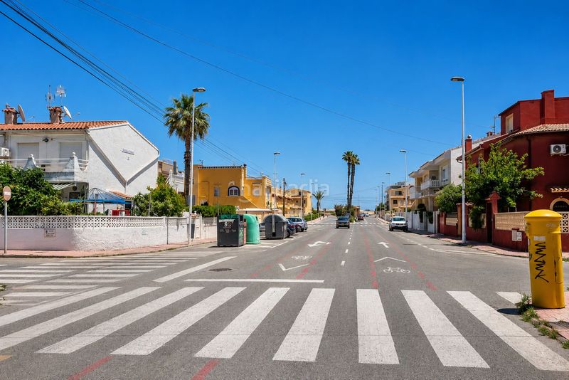 Foto b509afba-d086-4209-80cd-2ac4ea9dddd4. Casa adossada a San Agustín Alicante