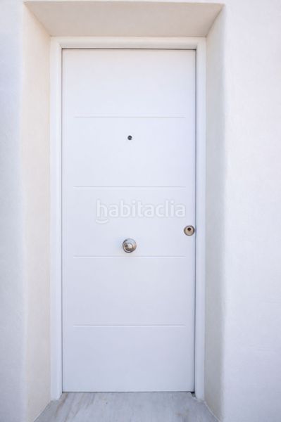 Foto b8713ef8-2a46-459d-a45d-05f61148a9c5. Casa adossada a San Agustín Alicante