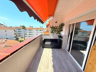 Apartament a Coma-ruga Platja. Junto a la urbanización el francás