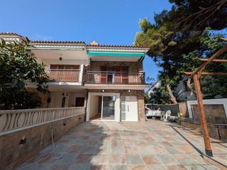 Towny house in Coma-ruga Platja. Avd. generalitat en comaruga a 5 minutos de la playa.