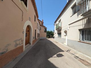 Casa aparellada a Castellet i la Gornal. A tan solo 2 minutos del n�cleo urbano