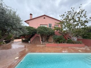 Chalet in Sant Jaume dels Domenys. En la urbanización el papagai