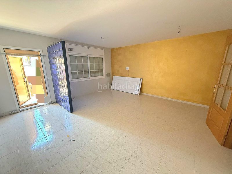 Foto 58b80b55-9d8b-4b36-88d8-2cf78ac26d8a. Casa aparellada amb aparcament a Calafell poble Calafell