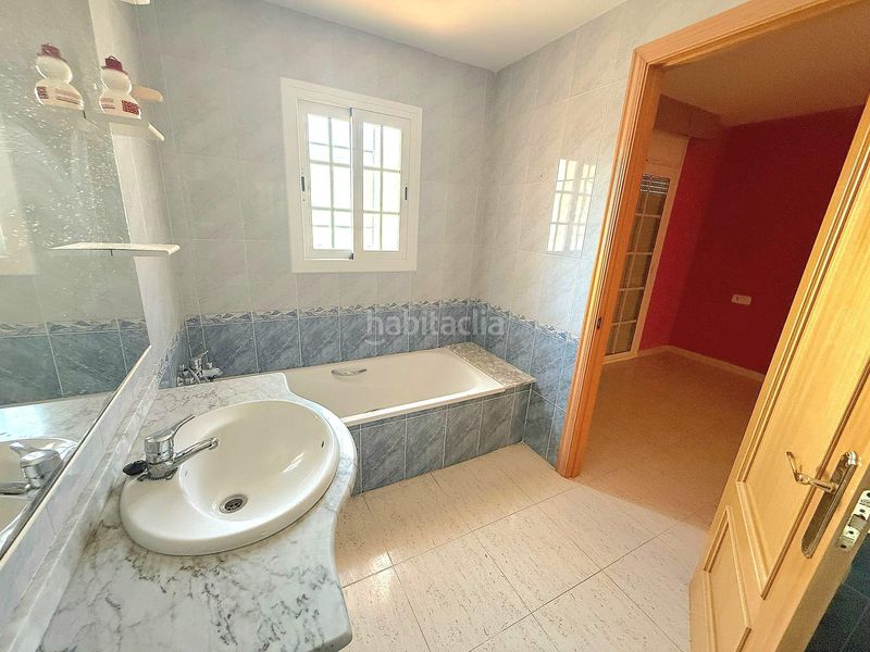 Foto 7860e94e-0e38-44e1-b534-114a2084f09e. Casa aparellada amb aparcament a Calafell poble Calafell