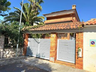 Xalet a Segur de Calafell Nucli Urbà. A 2 minutos de los colegios y a 15 de la playa andando