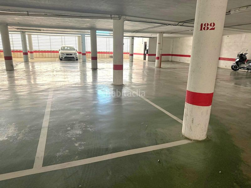Foto e1d391b8-8ffe-4593-b3df-8be6b87974cf. Aparcament cotxe a Calafell platja Calafell