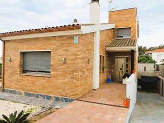 Xalet a Segur de Calafell Nucli Urb�. Zona nucli urb�