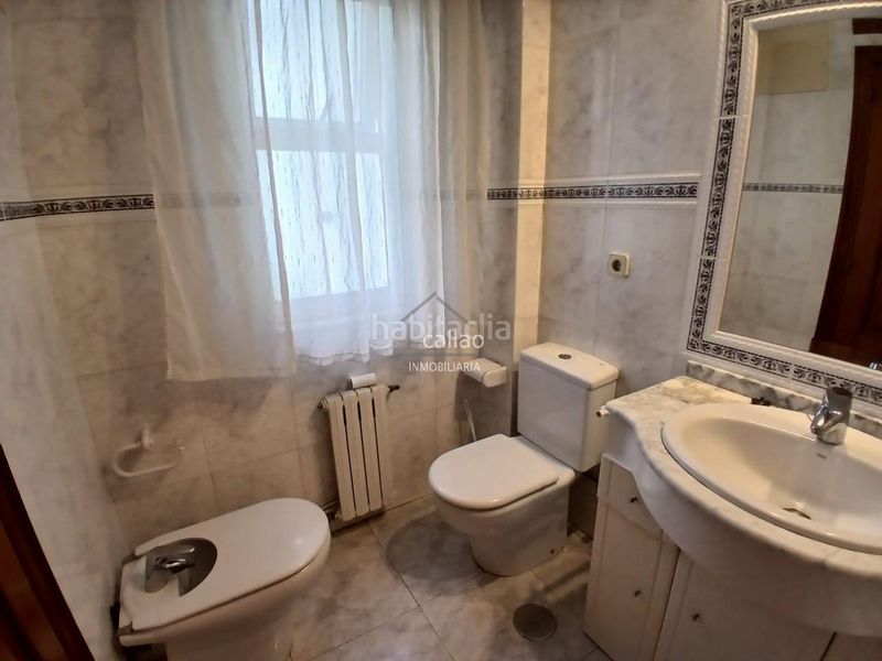 Foto 6c7bdba4-5196-4e50-a923-db2da979a48c. Rent flat with heating in Esteiro Ferrol