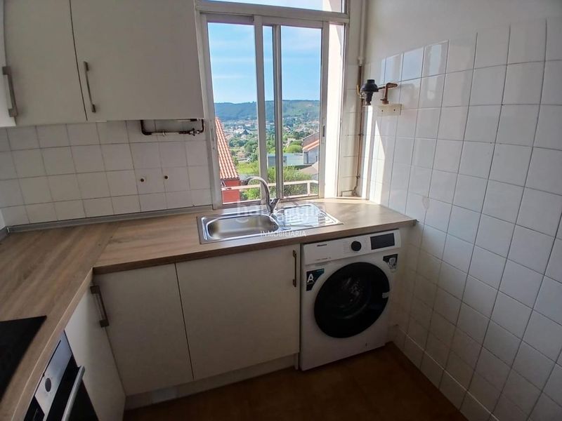Foto b5cee6ea-7d9d-4fd3-b2c7-5557615cf366. Rent flat with heating in A Malata - Catabois - Ciudad Jardín Ferrol