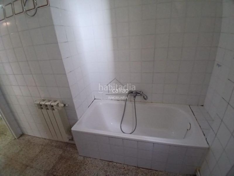 Foto 9d8acf1b-c84a-49a7-9c00-b5ad51cf91f4. Piso en Caranza Ferrol