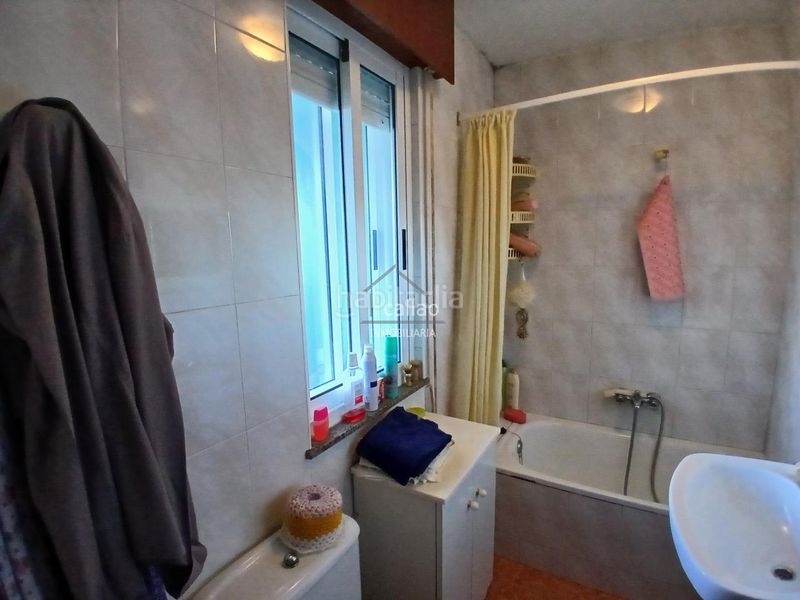 Foto 648539bc-afd1-48d1-8853-00feb2e7df90. Casa adossada amb calefacció aparcament a Área Rural Ferrol