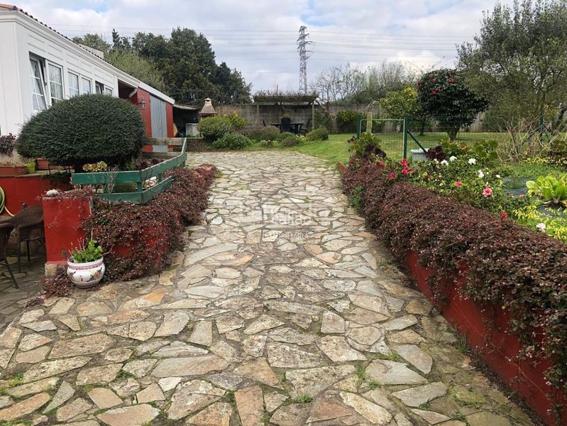 Foto d067999b-1591-46a0-9a02-3e920d497075. Casa amb calefacció aparcament a A Malata - Catabois - Ciudad Jardín Ferrol