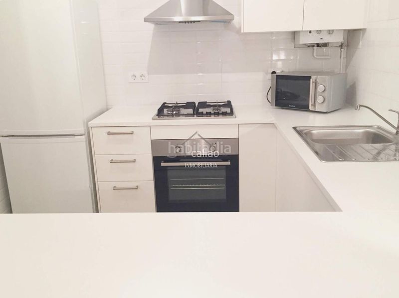 Foto efd03bdb-a3e7-411e-87ef-688000737616. Rent flat in Centro Ferrol