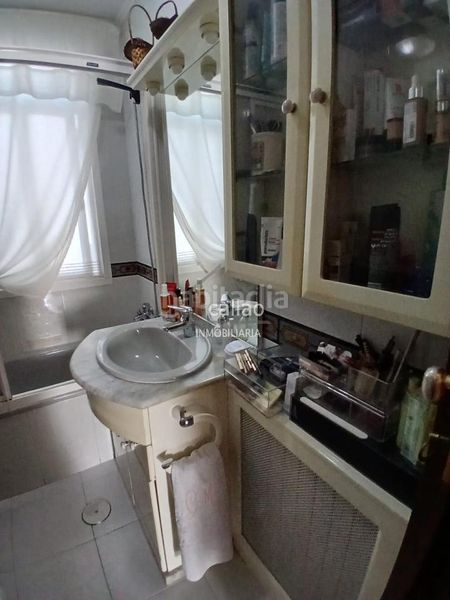 Foto 03b97674-4e2e-4de9-a599-935c6bc42ce9. Casa amb calefacció aparcament a A Malata - Catabois - Ciudad Jardín Ferrol