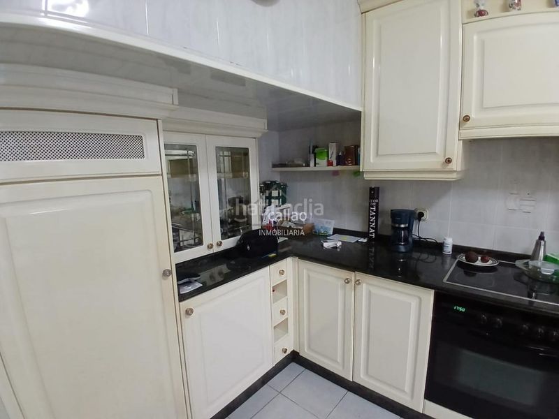 Foto ca3315cf-45d1-495f-838c-376cca9268bd. Casa amb calefacció aparcament a A Malata - Catabois - Ciudad Jardín Ferrol