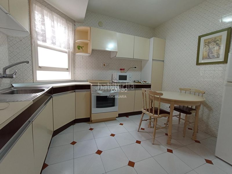 Foto 7282b936-bed4-4324-a21d-c66f19d660a9. Rent flat with heating in Centro Ferrol