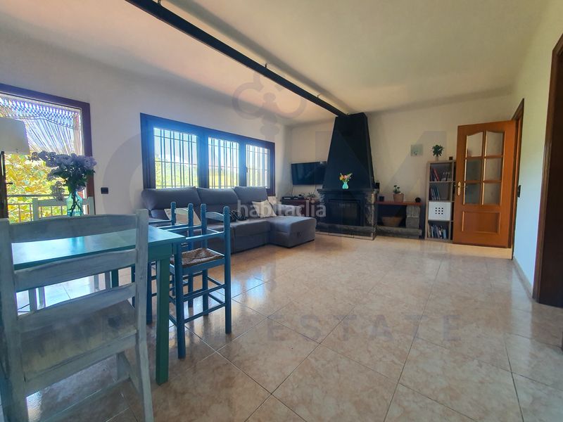 Foto eb7a1ddb-87bd-453d-b47a-9dd4c2dfbf60. Xalet amb aparcament a Vallgorguina