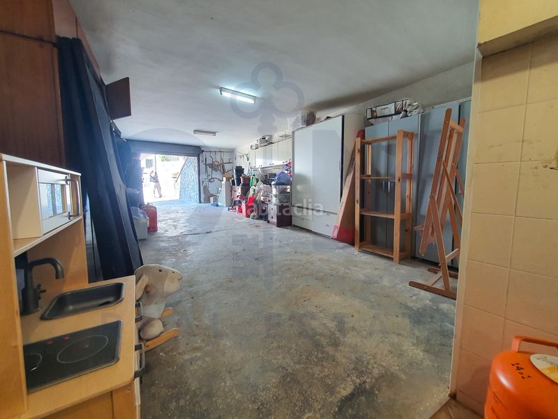 Foto f39cb1fb-0fea-4fc2-a6da-24dcfd8c76d1. Xalet amb aparcament a Vallgorguina