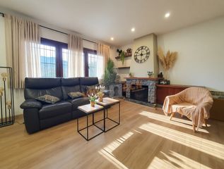 Chalet  Carrer de fluvià. Casa con grandes vistas!! reformada