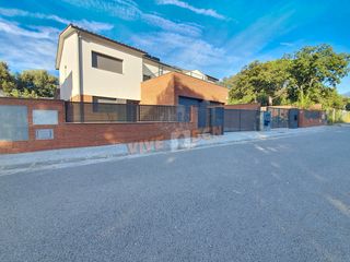 Doppelhaus  Carrer s�lvia. Obra nueva en sant esteve!!