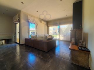 Chalet  Carrer pins. Casa cpn gran parcela llana y ajardinada