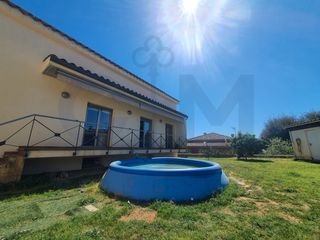 Chalet  Carrer pins. Casa cpn gran parcela llana y ajardinada