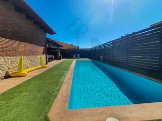 Chalet  Carrer tulipa. Exclusividad y confort