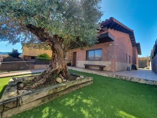 Chalet  Carrer tulipa. Exclusividad y confort