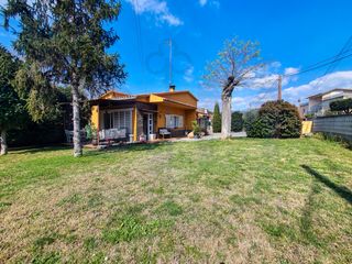 Chalet in Sant Antoni de Vilamajor. Casa reformada con piscina