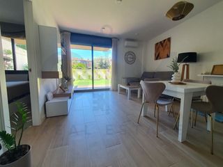 Pis  Carrer de maria aurèlia capmany. Bajo con patio muy soleado!!