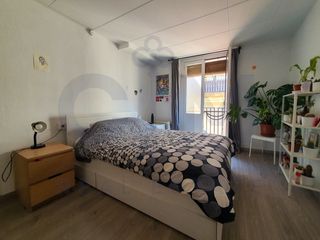 Etagenwohnung  Carrer dels banys nous. Super luminoso, alto y amplio