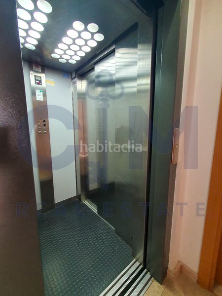 Foto ed9f7395-09f1-42ca-aa3c-9df1186f988a. Àtic amb xemeneia calefacció aparcament a Vallgorguina
