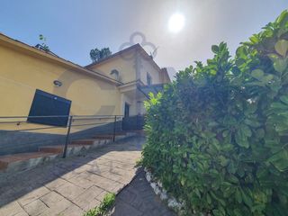 Chalet  Avinguda montseny. Casa para entrar a vivir, con placas solares!
