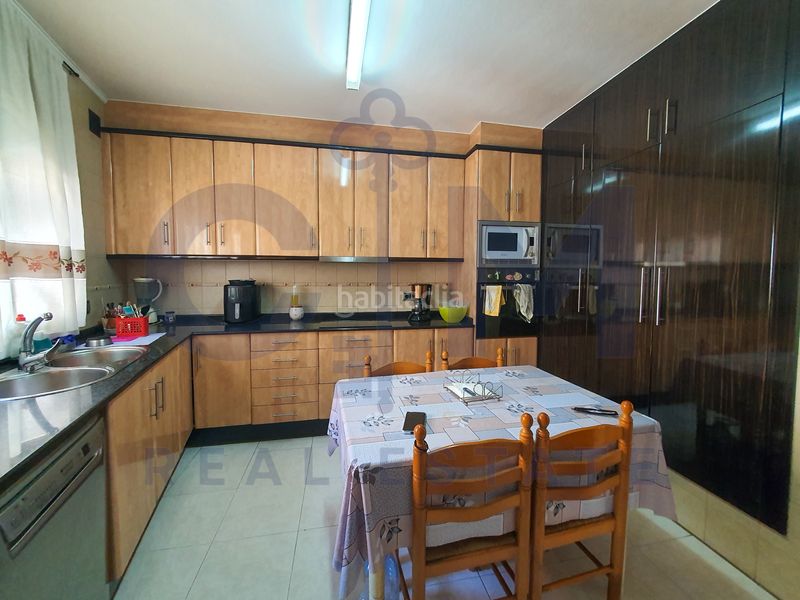 Foto b626c81e-2f84-4240-b3d3-a4bac4e04859. Casa adossada amb xemeneia calefacció aparcament a Cardedeu