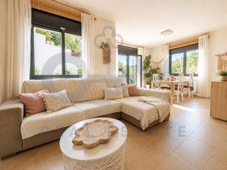 Chalet in Santa Maria de Palautordera. Casa independiente con placas solares