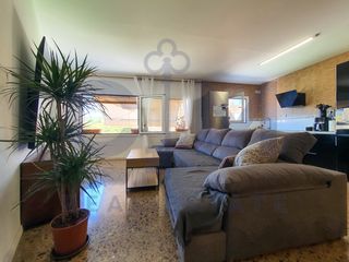 Piso  Carrer de sardenya. Reformado, muy luminoso, todo exterior, terraza y solo 2 vecinos