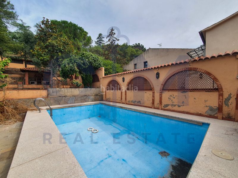 Foto 06625c45-7e26-467b-acc6-c9831ac95a11. Casa aparellada amb xemeneia aparcament piscina a Vacarisses