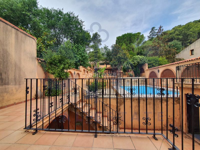 Foto 11b31e04-ef1a-4432-816e-7e435bc7e07b. Casa aparellada amb xemeneia aparcament piscina a Vacarisses