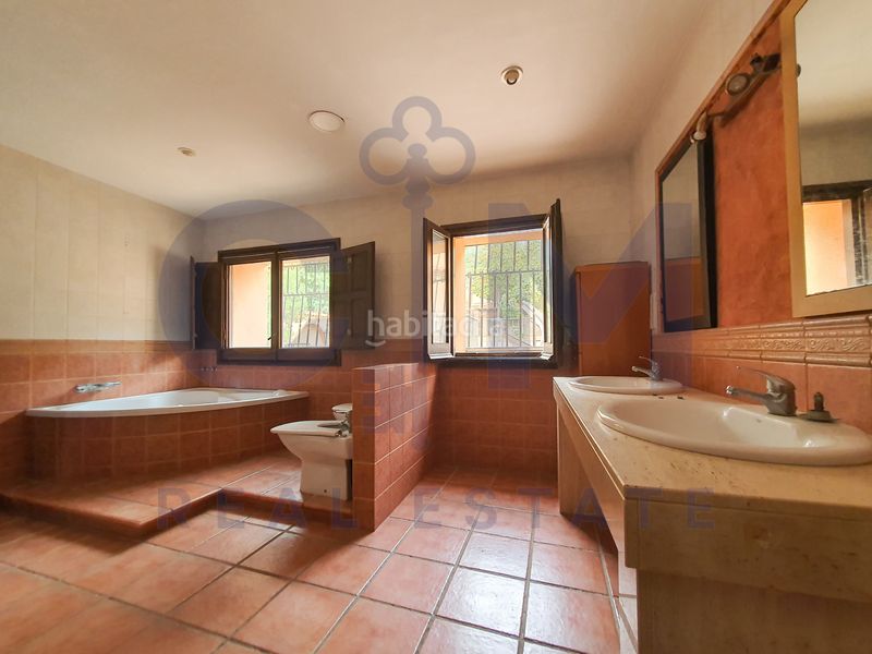Foto 253915b3-fe92-472e-9c0f-fb095f3cf0e3. Casa aparellada amb xemeneia aparcament piscina a Vacarisses