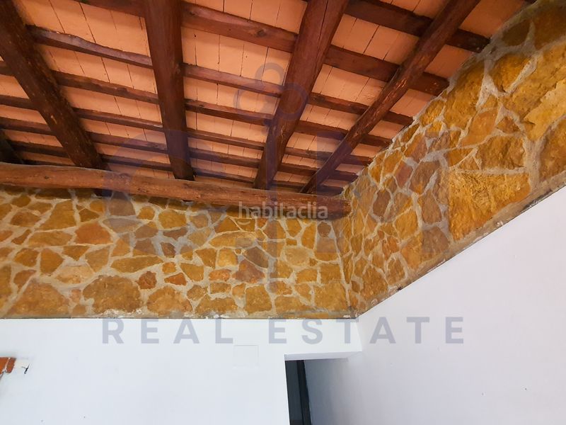 Foto 5350c127-2806-4639-b63d-d5049f20b92e. Casa aparellada amb xemeneia aparcament piscina a Vacarisses