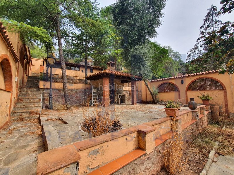 Foto a223daf6-e301-4c20-85c3-5ca8a71093f0. Casa aparellada amb xemeneia aparcament piscina a Vacarisses